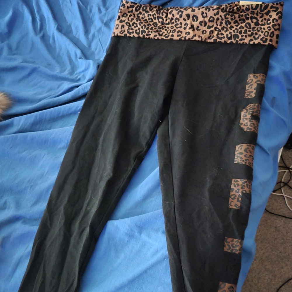 PINK Victoria's Secret Leopard Print Leggings